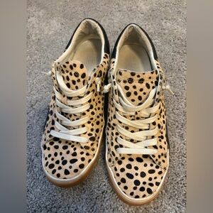 Dolce Vita Leopard Print Sneakers size 6